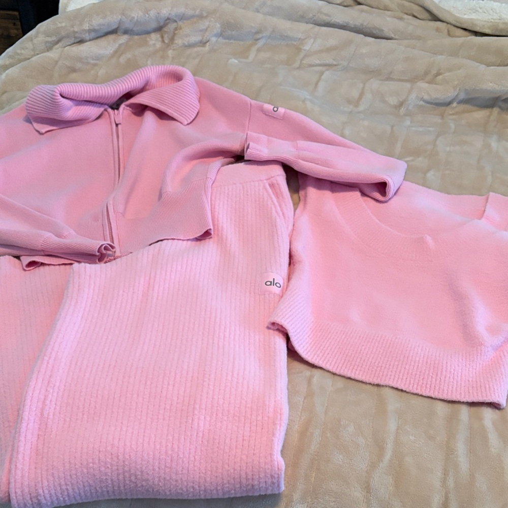 ALO scholarknit and snuggle sweet Pink Set